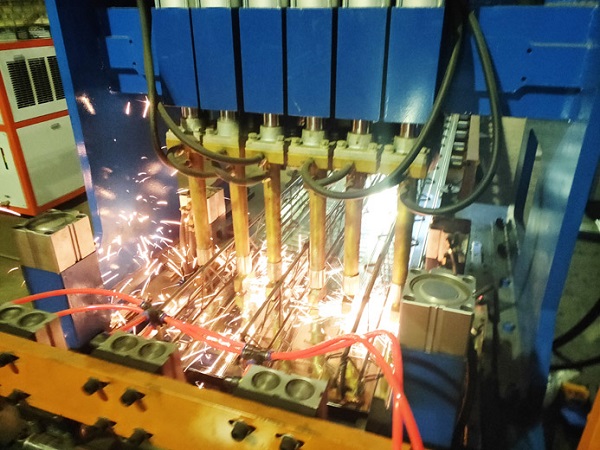 山西盛大鋼構怡達樓承板生產線